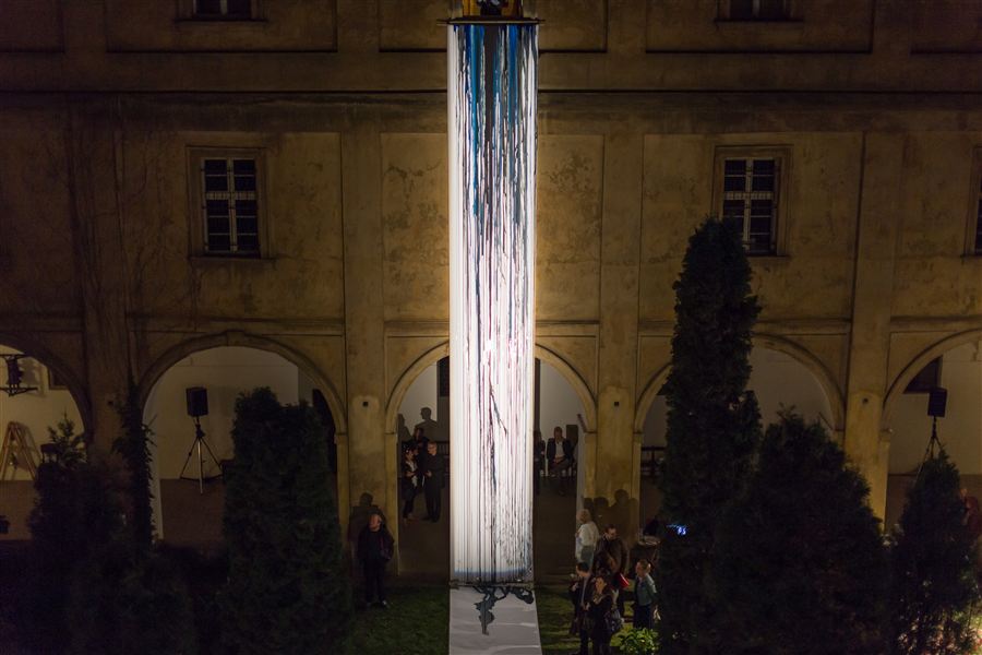 (Inter)spaces