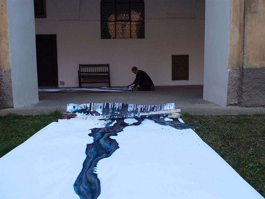 (Inter)spaces